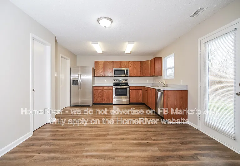 524 Runnymede Ct — Photo 3