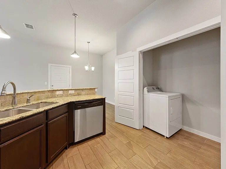 110 Hidden Springs Dr — Photo 8