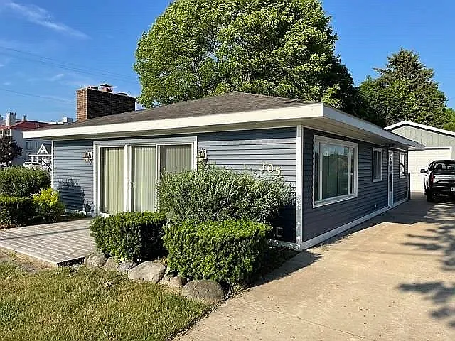 305 Front St — Photo 16