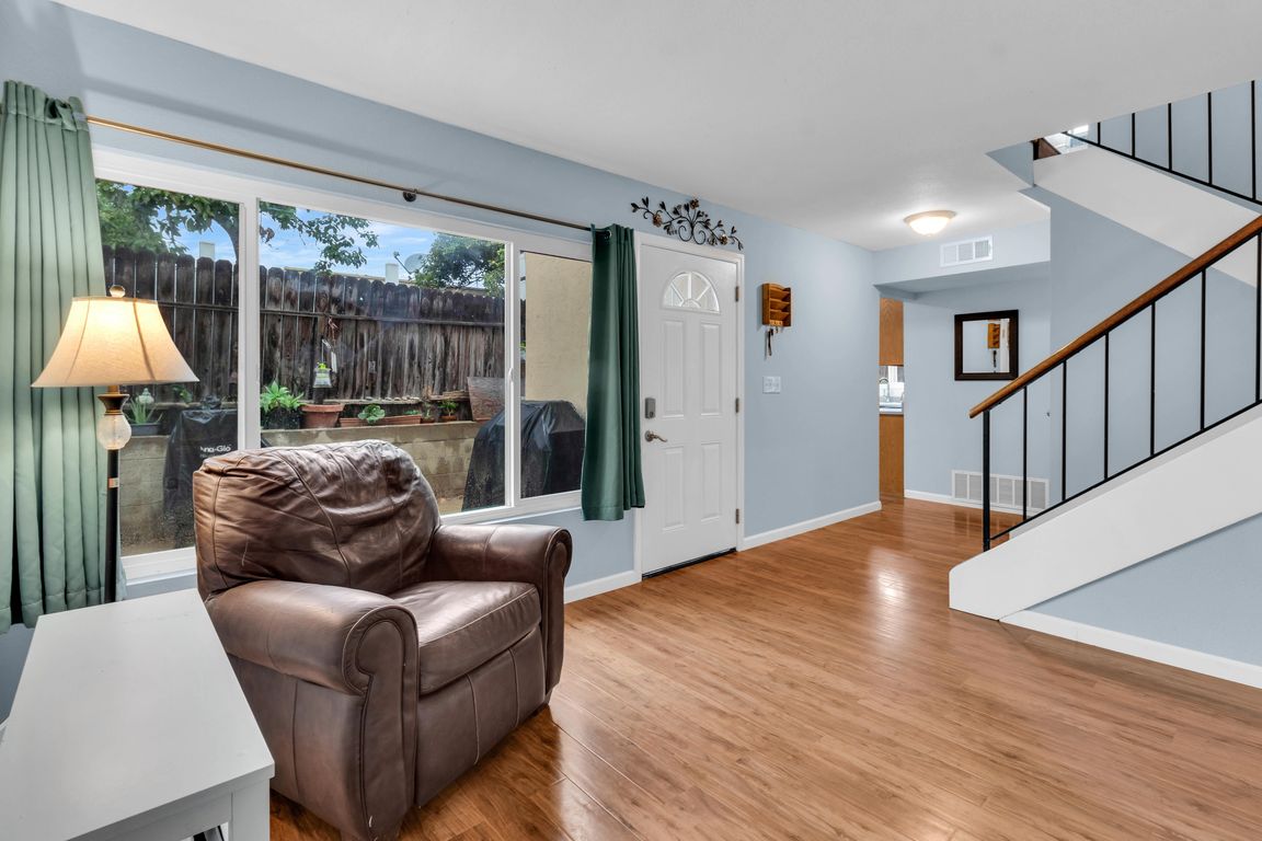 next background image