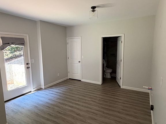 3rd image of 206 Elm Dr