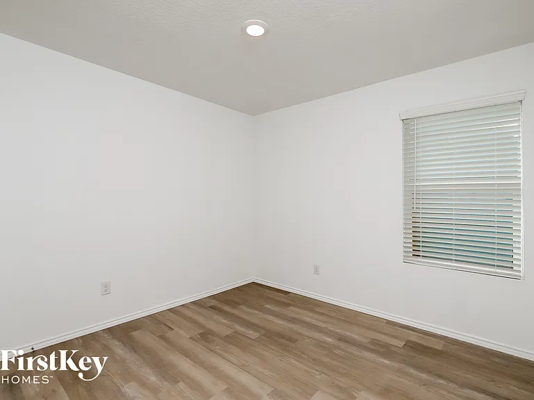 10407 McClintock Dr — Photo 11