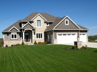 3290 Gray Hawk Trl, Suamico, WI 54313
