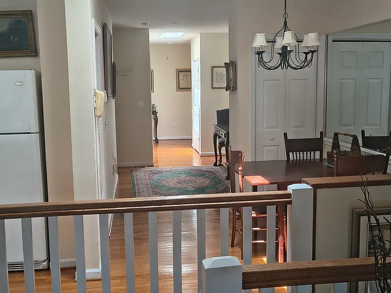 109 Jefferson Dr #UPSTAIRS — Photo 2