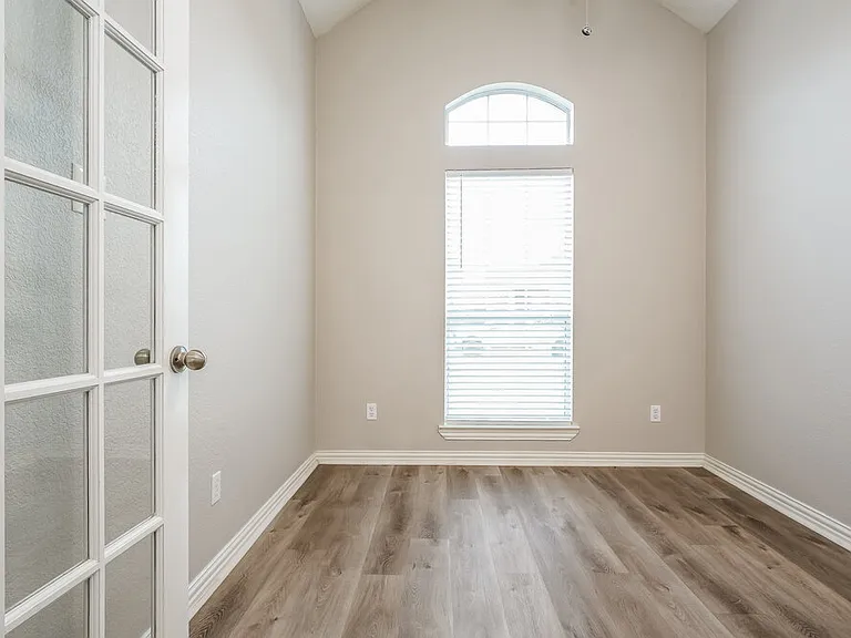926 Pheasant Dr — Photo 9