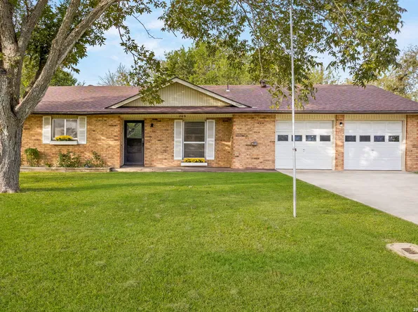 208 BROOK ST, Seguin, TX 78155