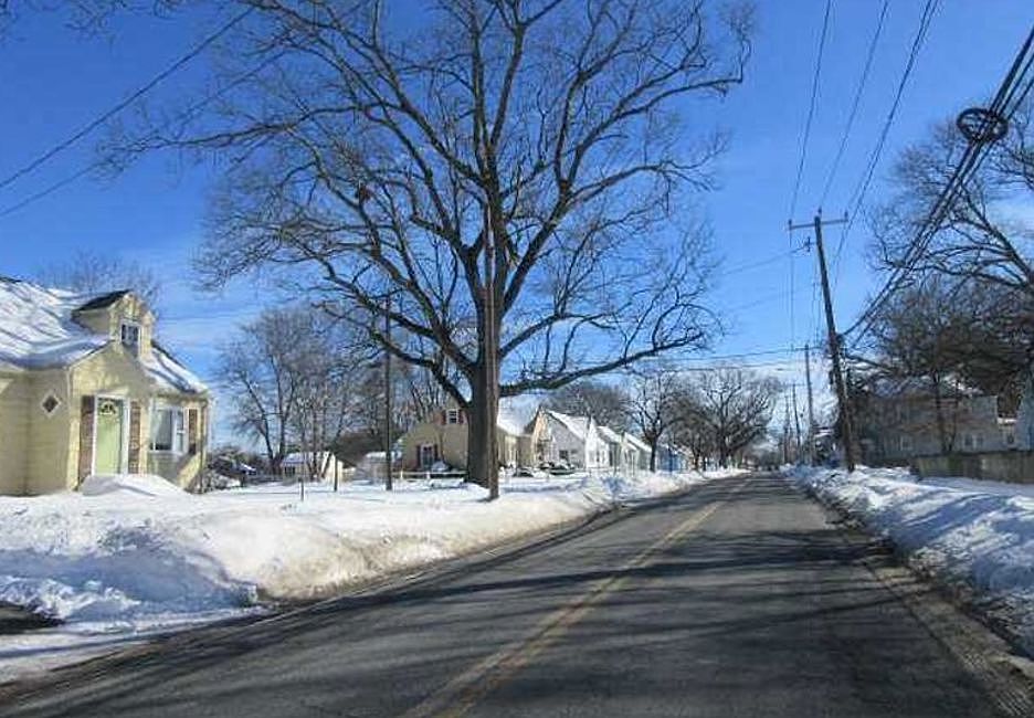 Exterior Neighborhood (street photo)