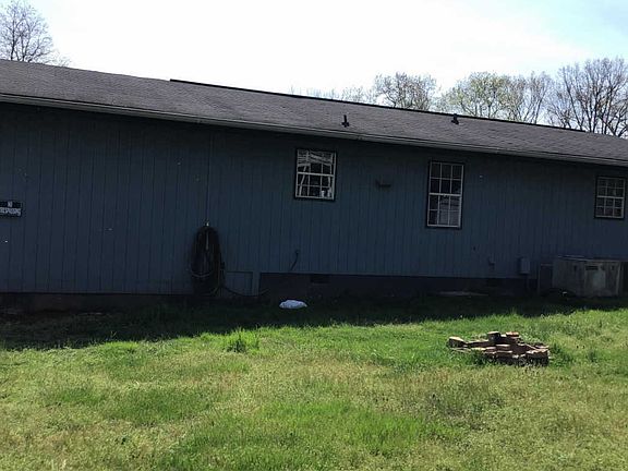 5th image of 327 Richmond Ave