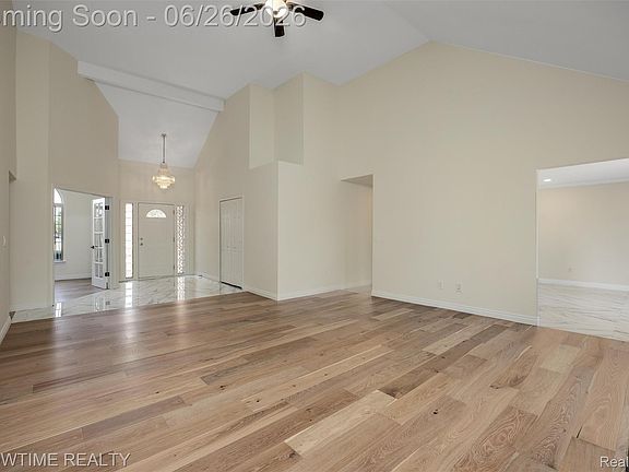 4th image of 15854 Candle Dr