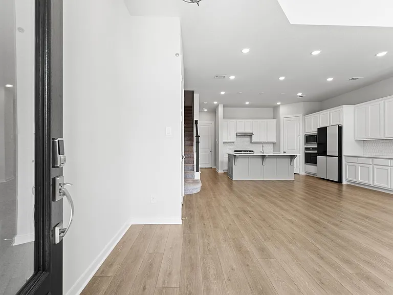 16514 Lake Austin St — Photo 3