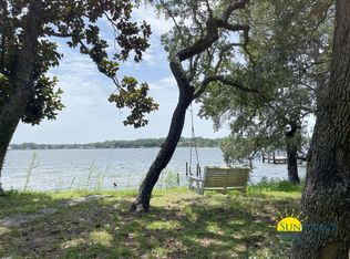 45 Warwick Dr, Shalimar, FL 32579
