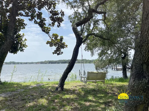 45 Warwick Dr, Shalimar, FL 32579