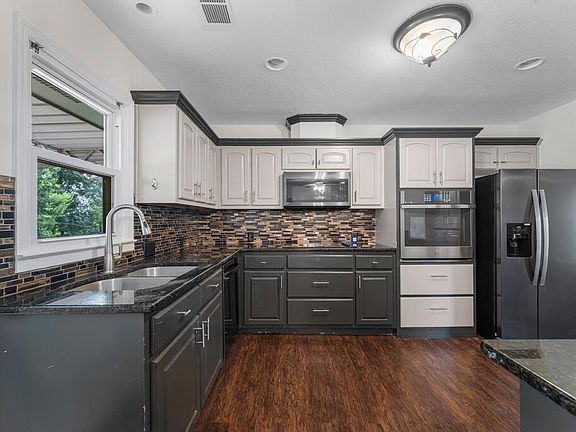 5th image of 5226 Hurst Dr