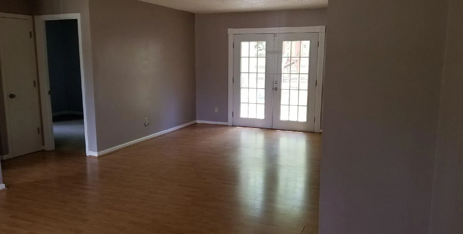 1303 E Home Ave — Photo 2