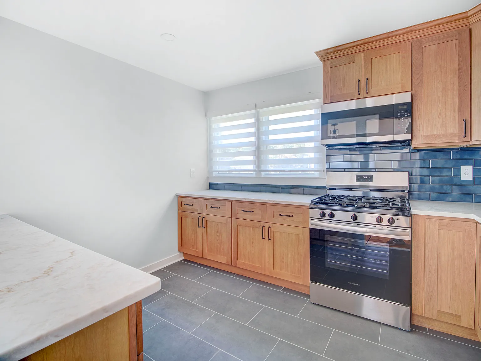 3 bed, 1100 sqft, $2,900 — Photo 2