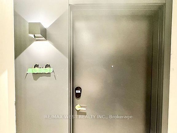 4th image of 543 Richmond St W #616