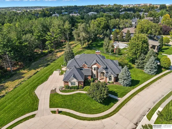 17070 Pasadena Ct, Omaha, NE 68130