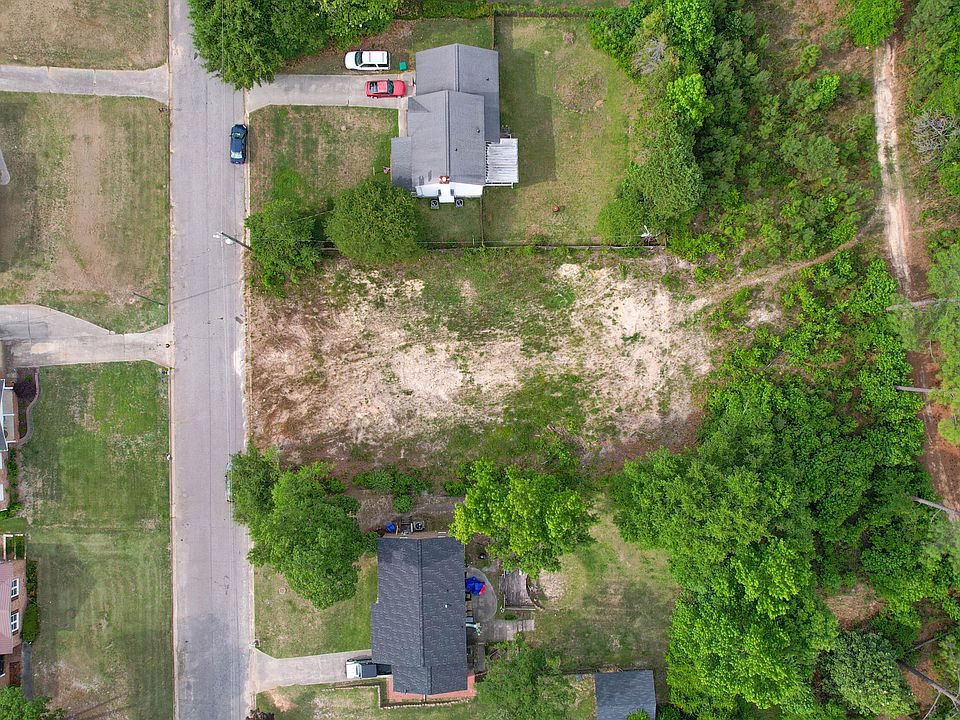 1st image of 634 Hampton Cir