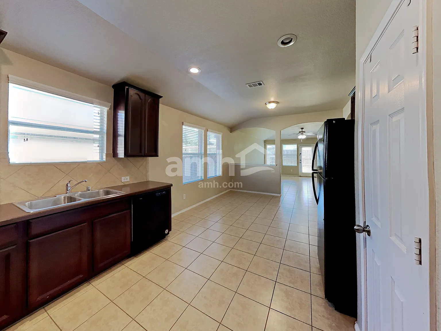 4 bed, 2.0 bath, 2177 sqft, $2,175 — Photo 4
