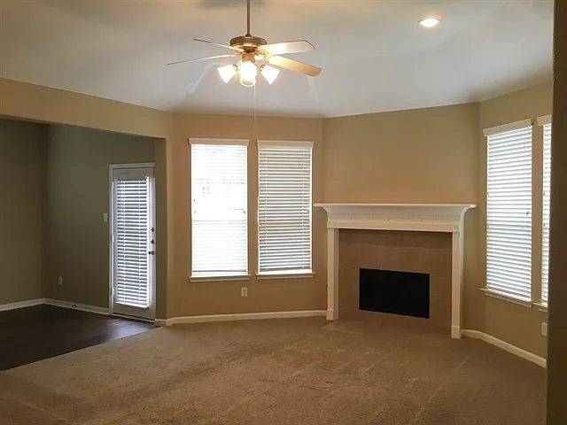 3 bed, 2.0 bath, 1760 sqft, $1,990 — Photo 4