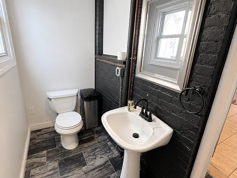 1516 Clarkson St — Photo 7