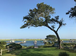 1725 Kings Landing Rd, Hampstead, NC 28443