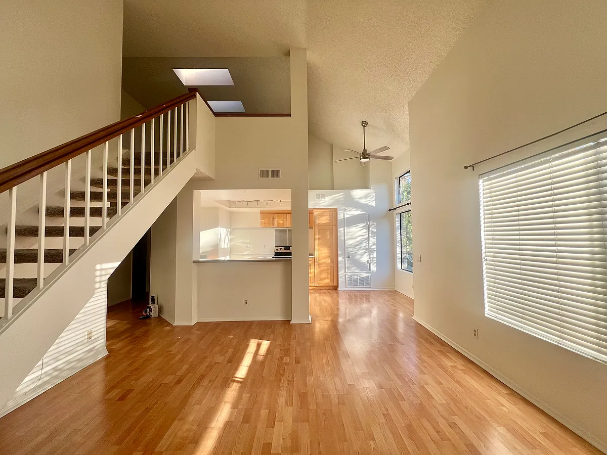 Building Photo - 155 N Singingwood St #11