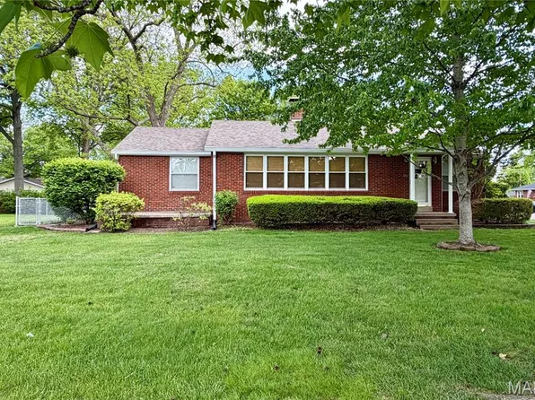 402 N 6th St, Mascoutah, IL 62258