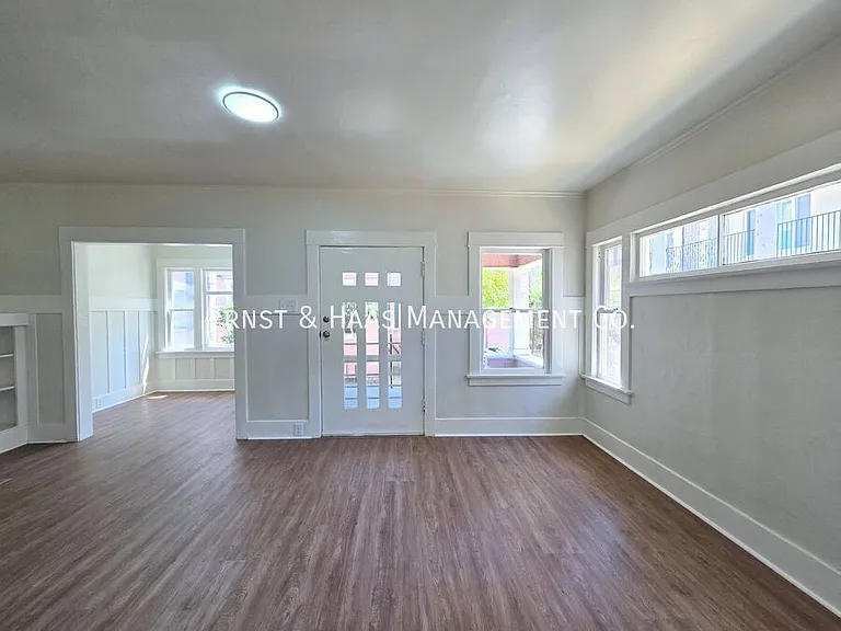 1027 1/2 E Ocean Blvd — Photo 4