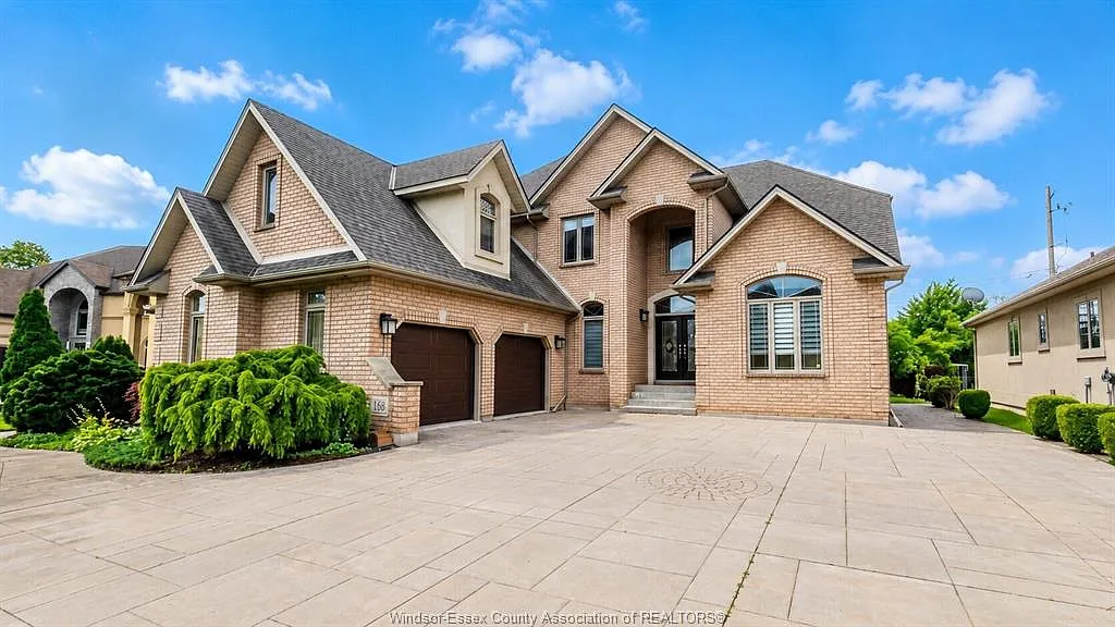 6 bed, 4.5 bath, 5000 sqft, $5,000 — Photo 1