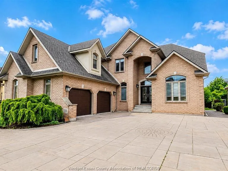 380 Shoreview Cir — Photo 1