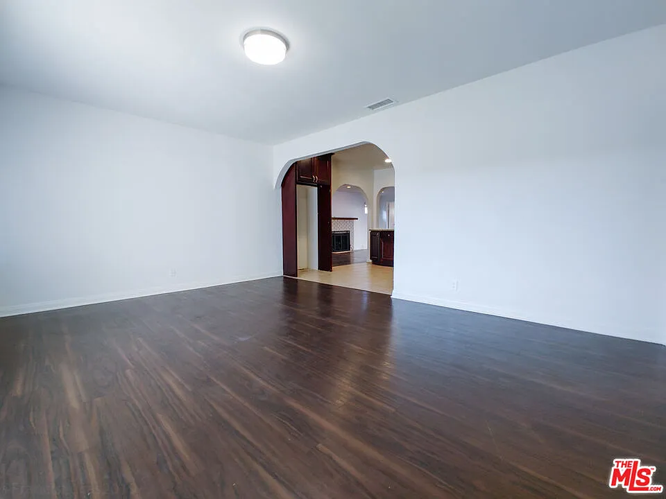 3 bed, 2.0 bath, 1408 sqft, $3,995 — Photo 4