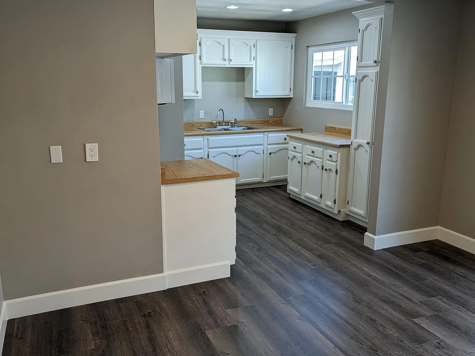 7450 Lindell Ave — Photo 2
