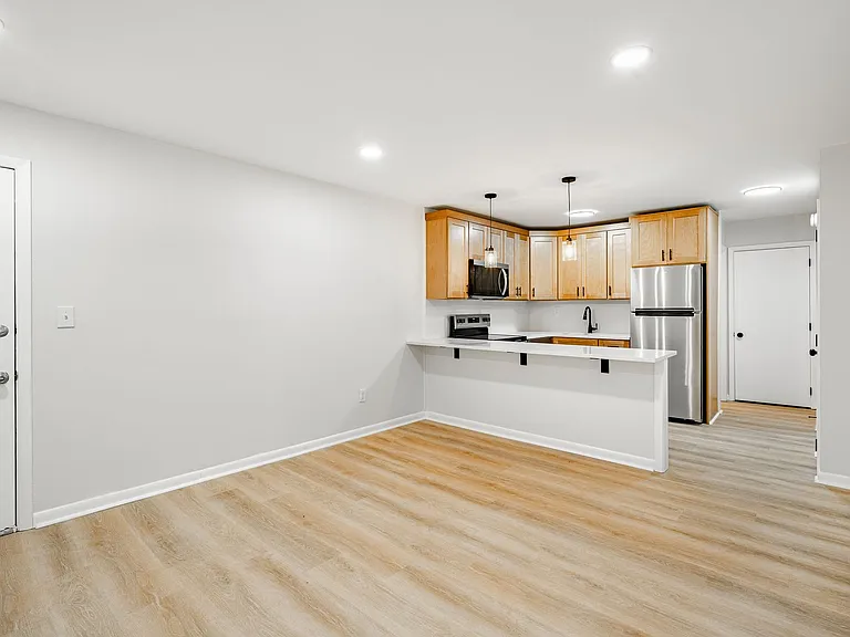 409 E Washington St #W-7 — Photo 5