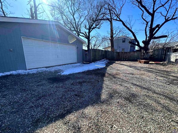 1016 NE Quincy St, Topeka, KS 66608