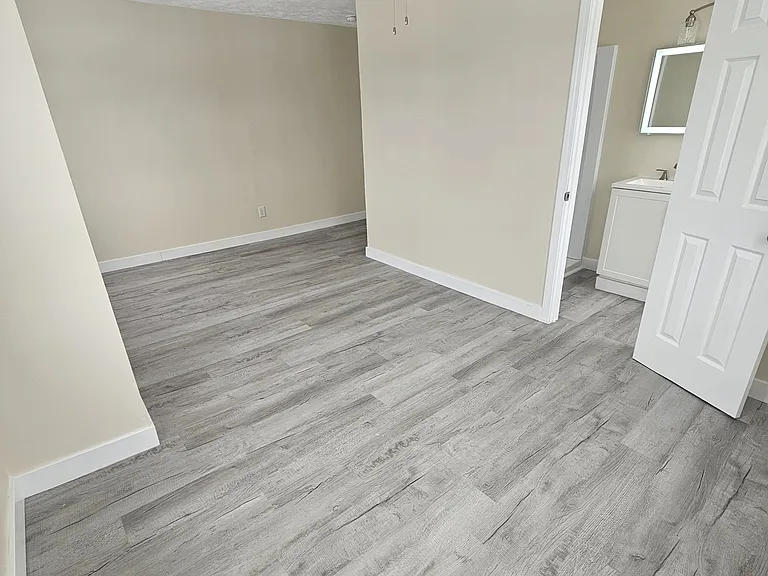 507 E Water St — Photo 3