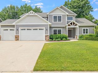 7 Pinehaven Cir, Midland, MI 48642