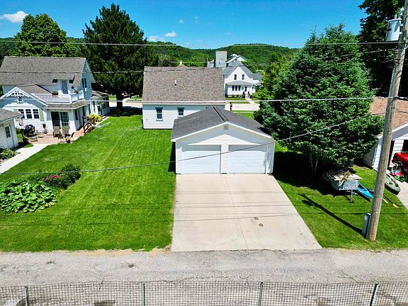 4th image of 809 E Main St