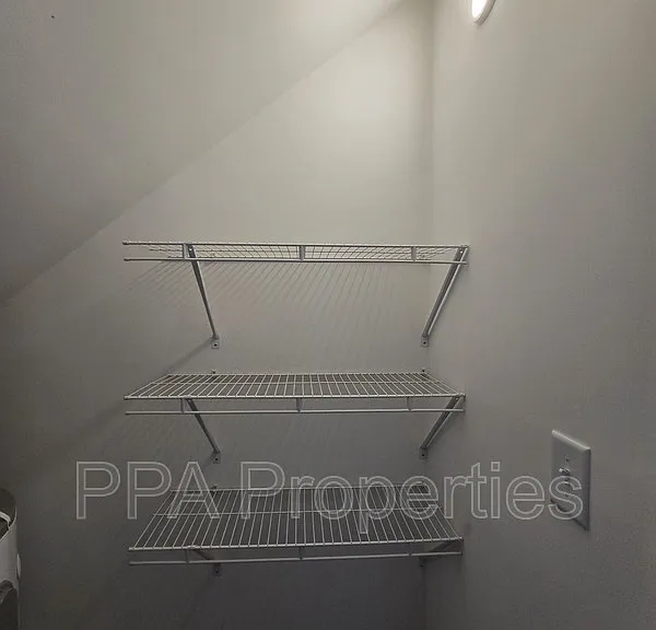 402 Giles St — Photo 24