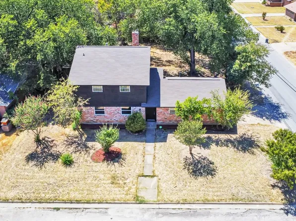 300 Steeple Ridge Rd, Everman, TX 76140