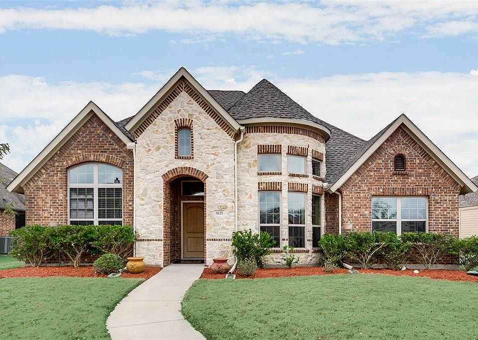 1st image of 1621 Fair Oaks Ln