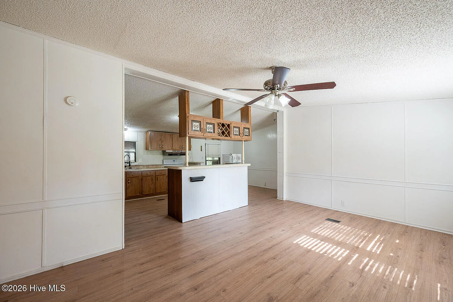 3 bed, 3.0 bath, $1,500 — Photo 4
