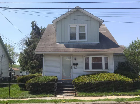 2126 Redwood St, Upper Chichester, PA 19061