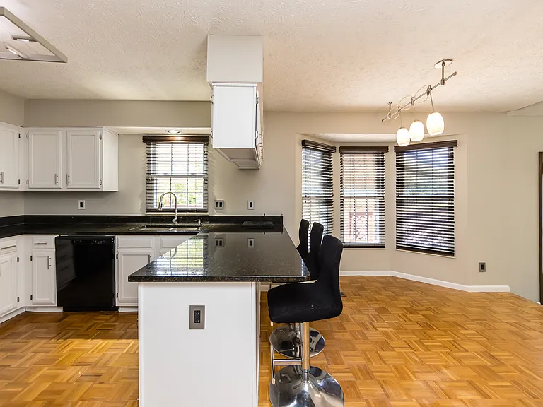 6085 Tara Hill Dr — Photo 9