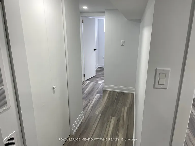 1211 College St #BASEMENT — Photo 6