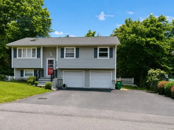 39 Raker Road, Poughkeepsie, NY 12603
