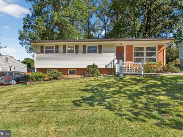 1405 Ross Dr SW, Vienna, VA 22180