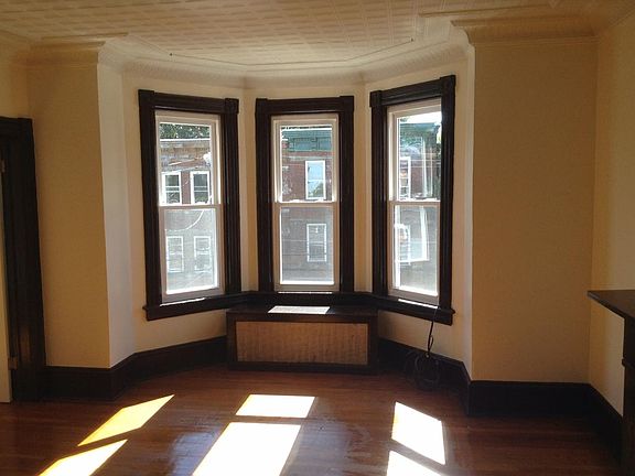 2nd image of 134 Renwick St #3