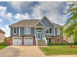 1211 Aspen Dr, Smithville, MO 64089