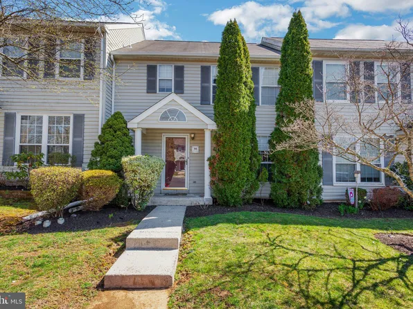 86 Village Dr, Schwenksville, PA 19473